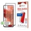 Real Glass (2D) mit EASY-ON Eco-MontagerahmenGlas- und KantenhärteDas Displex Panzerglas hat einen Härtegrad von 10H und ist damit nicht nur kratz-, bruch-, und stoßfester als vergleichbare Markenprodukte, sondern übertrifft sogar hochwertiges Saphirglas (9H), das bei Luxusuhren eingesetzt wird. Die Kanten, die bruch- und stoßanfälligste Zone des Smartphones und Schutzglases, sind spezialgehärtet, durch eine mehrfache Polierung abgerundet und mit einer Schock-absorbierenden Kante (bei Full Cover Schutzgläsern) veredelt. Durch dieses aufwendige Produktionsverfahren wird das Schutzglas extrem widerstandsfähig gegen Schläge, Stöße und Bruch und ist zugleich besonders angenehm bei der Nutzung.HüllenfreundlichDas Displex Schutzglas wird bis auf 5/100 mm genau auf die Smartphone Konturen gefertigt und passt somit perfekt auf Ihr Smartphone. Außerdem ist die Schutzfolie ultradünn. Somit lassen sich alle handelsüblichen Schutzhüllen & Cases mit der Panzerglasfolie benutzen. Durch einen kombinierten Schutz aus Displex Tempered Glass und Ihrer Lieblingshülle wird Ihr Smartphone rundum optimal geschützt.Anti FingerprintDie oberste Schicht der 4-Layer Technology besteht aus einem High-Tech Plasma Coating. Die hydrophobe Anti-Fingerprint-Beschichtung ist fett- und schmutzabweisend, extrem langanhaltend und gewährleistet optimalen Touch und Scrollen. Durch diese Technologie sieht Ihr Display nicht nur schöner aus, sondern bleibt auch länger sauber und muss somit seltener gereinigt werden. Hinweis: der Displex Screen Protector unterstützt auch den 3D/ Haptic Touch (Apple) und die Fingerprint-Sensoren aller Smartphone Hersteller.SplitterschutzDer im Real Glass integrierte High-Tech Splitterschutz von Displex gewährleistet absolute Sicherheit, auch beim Bruch des Panzerglases. Durch das Verbundmaterial der zweiten Schicht im Schutzglas splittert dieses nicht und garantiert somit eine absolut sichere Verwendung. Und wenn es doch zum Ernstfall kommen sollte und das Schutzglas einen Sc