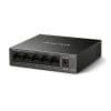 Der Mercusys MS105GP 5-Port Gigabit-Switch bietet ultraschnelle 1.000 Mbps Verbindungen und versorgt mit 4 PoE+-Ports Ihre IP-Kameras, Access Points oder VoIP-Telefone direkt mit Strom, ganz ohne zusätzliche Netzteile. Dank Plug & Play lässt sich das Gerät mühelos installieren und sofort nutzen. Das lüfterlose Design sorgt für einen geräuschlosen Betrieb und eine effiziente Leistung. Der Switch ist die ideale Lösung für kleine Büros und smarte Home-Netzwerke.