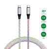 Mit einer Leistung von 100 W lädt dieses Kabel deine Geräte zuverlässig und schnell auf. Egal ob Laptop, Tablet oder Smartphone – du kannst deine Akkus effizient aufladen, ohne lange Wartezeiten. Perfekt für den Alltag, die Arbeit oder unterwegs, wenn du auf eine stabile Stromversorgung angewiesen bist. Die intelligente Energieübertragung sorgt zudem für eine sichere und effiziente Ladeleistung. Das eingebaute Echtzeit-Display zeigt dir genau an, mit welcher Leistung dein Gerät geladen wird. Damit hast du jederzeit den Überblick über den Ladevorgang und kannst sicherstellen, dass dein Netzteil oder Ladegerät die optimale Power liefert. Ideal für Technik-Fans und Profis, die Wert auf präzise Leistungskontrolle legen. Übertrage deine Dateien, Musik und Videos mit einer soliden Geschwindigkeit von 480 Mbit/s. Perfekt für alltägliche Datentransfers ohne Verzögerung – sei es für Backups, Dokumente oder Multimedia-Inhalte. Ob im Büro oder unterwegs, dieses Kabel bietet eine zuverlässige Performance für deine täglichen Aufgaben. Qualität, die du spürst: Die hochwertigen Aluminium-Stecker machen das Kabel besonders widerstandsfähig gegen Abnutzung und sorgen für eine edle Optik. Die geflochtene Nylonummantelung bietet zusätzlichen Schutz vor Knicken und Beschädigungen, ohne an Flexibilität einzubüßen. Perfekt für den täglichen Einsatz, ob im Büro, unterwegs oder zu Hause – dieses Kabel hält mit deinem Lifestyle Schritt und überzeugt durch seine Langlebigkeit und Premium-Qualität.