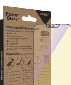 Mit diesem Displayschutz von PanzerGlass™schützt Du sowohl Dein Smartphone als auch Deine Augen, denn der integrierte Blaulichtfilter reduziert unerwünschte Wirkungen des intensiven blauen Lichts. Der Filter wirkt wohltuend und entspannend für die Augen und sorgt für besseren Schlaf, besonders wenn Du mit Deinem Smartphone bis spätabends aktiv bist.<br><br>Der Displayschutz aus gehärtetem Glas ist extrem stoß- und kratzfest und bewahrt das Display zuverlässig vor Rissen, Kratzern oder ärgerlichen Brüchen, wenn es im hektischen Alltag mal gegen harte Kanten stößt oder auf den Boden fällt. Seine antibakterielle Beschichtung eliminiert bis zu 99,99% der häufigsten Oberflächenbakterien und reduziert störende Fingerabdrücke.<br><br>Die Installation gelingt kinderleicht und bei Bedarf kann das Schutzglas bis zu 200 Mal entfernt und neu angebracht werden. Vom ersten Moment an ist Dein Smartphone bestens geschützt und Du kannst Dich freuen, "zum Einkaufswagen hinzufügen" geklickt zu haben.<br><br>Das Ultra-Wide Fit-Modell garantiert Dir einen vollständigen, glasklaren Blick auf das Display, denn es deckt die gesamte Vorderseite des Smartphones ab und lässt dabei genügend Raum für eine Schutzhülle. Die Lieferung erfolgt in einer FSC®-zertifizierten Verpackung, die recycelt werden kann.