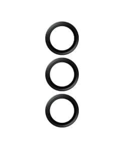 Kein "Oops!" mit Hoops! Der PanzerGlass Hoops Kameraobjektiv-Schutz bewahrt Ihre Kameraobjektive vor versehentlichem Herunterfallen auf steinharten Böden, Stößen gegen scharfe Ecken und dem kratzenden Kuss von Schlüsseln in Ihrer Tasche. Die schlanken, profiloptischen Ringe sind mit kratz- und stoßfestem Glas sowie einem schwarzen Aluminiumrahmen ausgestattet, der Ihre Objektive schützt und gleichzeitig toll aussieht. Und wenn Sie sich Gedanken über Bildverzerrungen machen, können Sie beruhigt sein: Hoops beeinträchtigen weder die Klarheit Ihrer Objektive noch die Qualität Ihrer Fotos - sie geben Ihnen einfach ein wenig mehr Sicherheit. Die optischen Ringe sind für eine einfache Anwendung und perfekte Passform konzipiert. Sie sind entlang der Kanten mit einem Silikonkleber ausgestattet und werden mit einem einfach zu verwendenden Applikator geliefert, der die Installation kinderleicht werden lässt! Und denken Sie daran: Sobald Hoops installiert sind, werden Sie nie wieder die Angst haben, Ihr Telefon mit der Kamera voran auf den Boden fallen zu sehen. Dies mag zwar nicht passieren, aber wenn doch, werden Sie es bereuen, nicht auf "In den Warenkorb legen" geklickt zu haben. Hoops schützen und verlängern die Lebensdauer Ihres Telefons, damit Sie es eines Tages an jemanden weitergeben können, der es genauso lieben wird wie Sie. Es ist der neue Kreislauf des Telefonlebens.