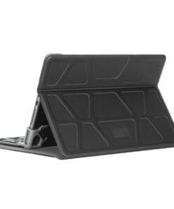 Das Pro-Tek Universal 22,86 - 27,94 cm (9 - 11 Zoll) Keyboard Case mit deutschsprachiger Tastatur bietet Laptop-ähnliche Leistung in einem schlanken, schützenden Design. Sie ist für die meisten Tablets mit 22,86 - 27,94 cm (9 - 11 Zoll) Bildschirmen geeignet. Das Tablet wird von der flexiblen Halterung mit schützenden, verstärkten Ecken für die unvermeidlichen Momente, in denen man mit den Fingern herumfummelt, sicher gehalten. Für zusätzlichen Schutz ist die strukturierte Hülle mit einer halbstarren, griffigen Außenseite ausgestattet und lässt sich mit einem eleganten Magnetverschluss sicher befestigen.Vollständige Kontrolle haben Sie auch mit der Bluetooth 5.0-Tastatur, die magnetisch befestigt wird und bis zu 100 Stunden Akkulaufzeit sowie vollen Zugriff auf Anschlüsse, Bedienelemente und Kameraobjektive bietet. Kompatibel mit Windows, Android und iOS, ist es das perfekte Tastaturgehäuse, das Sie überallhin mitnehmen können.