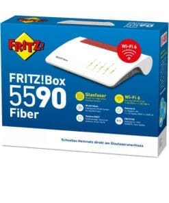 Die FRITZ!Box 5590 Fiber bietet die komplette FRITZ!Box-Funktionalität direkt am Glasfaseranschluss. Dank wechselbarer Module ist die FRITZ!Box 5590 Fiber sehr flexibel an allen in Deutschland gängigen Glasfaseranschlüssen einsetzbar. In den integrierten Steckplatz für Glasfasermodule lässt sich – je nach Anschlusstyp – das passende FRITZ!SFP Steckmodul einsetzen. Das neue Glasfaser-Flaggschiff verteilt das Tempo in Sekundenschnelle drahtlos per Wi-Fi 6 (4 x 4) und über einen 2,5-Gigabit-Port, der sowohl als WAN- als auch als LAN-Anschluss verwendet werden kann. Vier Gigabit-LAN- und zwei USB 3.0-Anschlüsse runden die Highspeed-Ausstattung ab. Läuft an jedem Anschluss – dank austauschbarer Glasfaser-Transceiver In Deutschland gibt es verschiedene Glasfaser-Zugangstechnologien. Die FRITZ!Box 5590 Fiber bietet ein modulares System für den Netzzugang über Glasfaser, das für die häufigsten Verbindungsarten AON (z. B. viele Stadtnetzbetreiber) und GPON (Deutsche Telekom, 1&1, Deutsche Glasfaser, Vodafone u.a.) vorbereitet ist. Die passenden FRITZ!SFP-Module AON und GPON sind im Lieferumfang enthalten. Farbcodierte Kabel und Buchsen vereinfachen die Einrichtung. Innovatives Wi-Fi 6 für ein Heimnetz mit vielen WLAN-Endgeräten Der Standard Wi-Fi 6 trägt der stetig wachsenden Zahl an WLAN-Geräten Rechnung. Von Smartphones über Tablets, PCs, 4K-Fernseher und Lautsprecher bis hin zu Smart-Home-Anwendungen werden immer mehr Geräte gleichzeitig im WLAN verwendet. Durch Verringerung der Latenzzeiten sorgt Wi-Fi 6 für einen schnellen und stabilen Datenfluss. FRITZ!Box 5590 Fiber bietet eine Bandbreite von 2.400 MBit/s im 5-GHz-Band und 1.200 MBit/s im 2,4-GHz-Band für viele parallele Anwendungen. Bei den hohen Datendurchsätzen sorgt Wi-Fi 6 zudem für längere Akkulaufzeiten der mobilen Geräte im Heimnetz. Stark als Zentrale im WLAN Mesh Als WLAN Mesh Zentrale ist die FRITZ!Box 5590 Fiber für höchste Anforderungen im Heimnetz vorbereitet. Im WLAN Mesh werden verteilte WLAN-Knoten (z