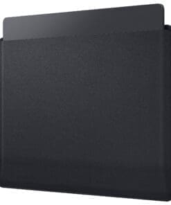 Schütze was dir lieb ist mit der Slim Pouch für dein Galaxy Book3 Pro mit einem 35,56 cm (14 Zoll) Display. Die schlanke Tasche hergestellt aus hochwertigem Lederimitat, bietet zuverlässigen Schutz und sie ist zudem leicht und elegant. Hast du einen S Pen, kannst du diesen sicher in der integrierten Aufbewahrung mitführen und so ihn immer sicher verstauen. Mache die Slim Pouch zu deinem täglichen Begleiter.